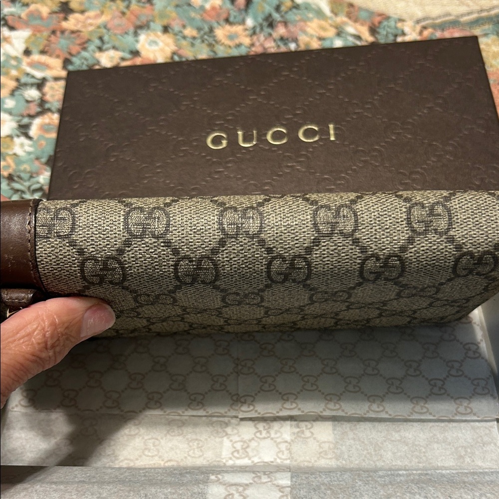 Gucci Tan and Brown GG Pattern Wallet - Picture 6 of 13